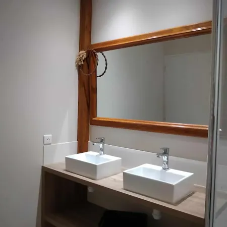 La Grange Du Poussie 別荘